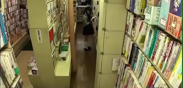  Japonesa violada en libreria